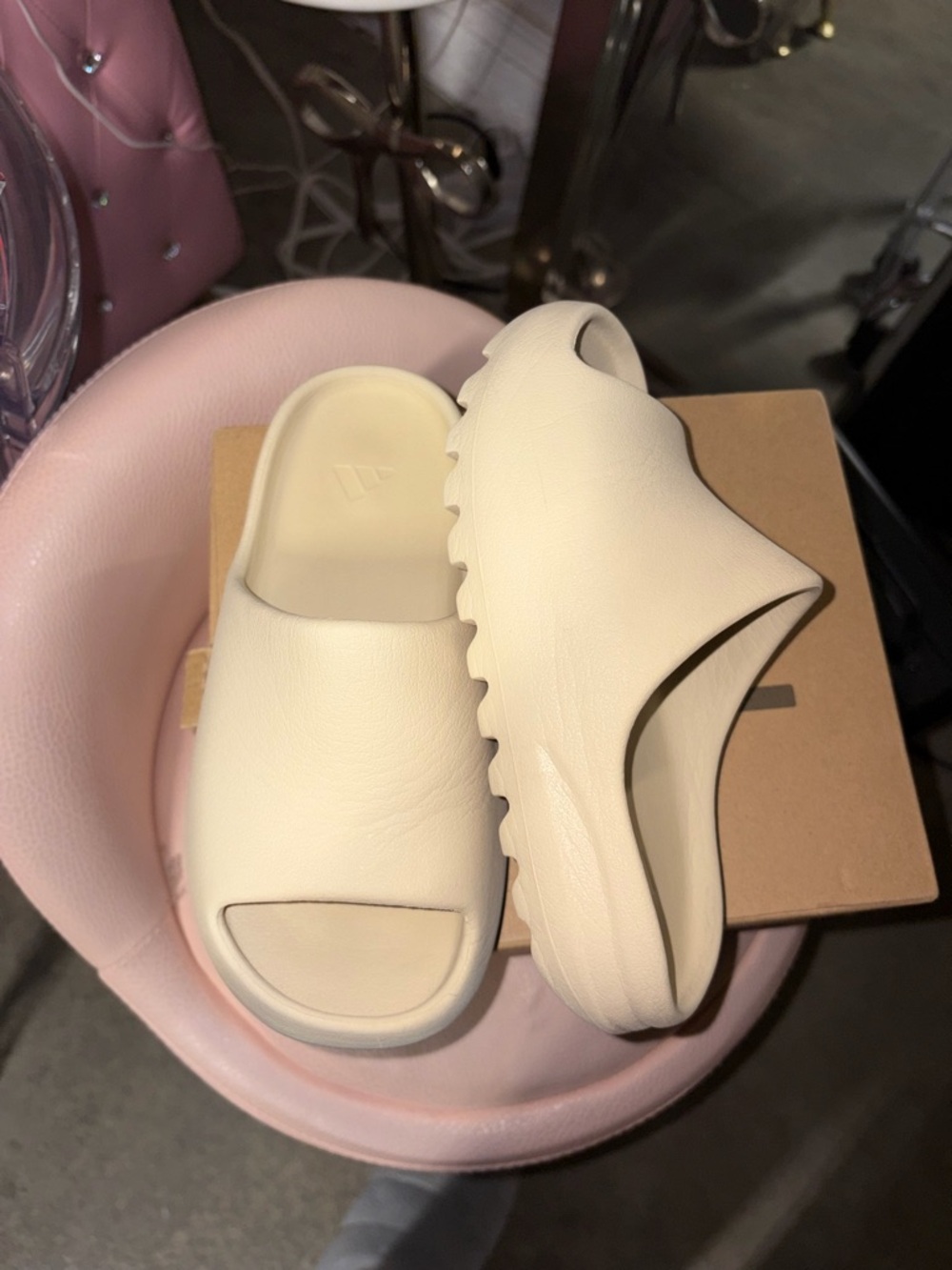 Yeezy kids Slide Sandals in Cream